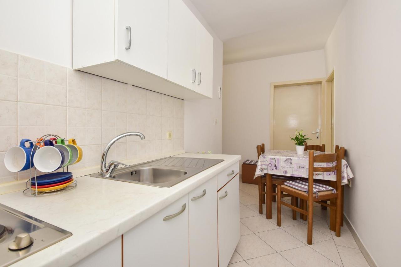 Apartment Mira Sumic *