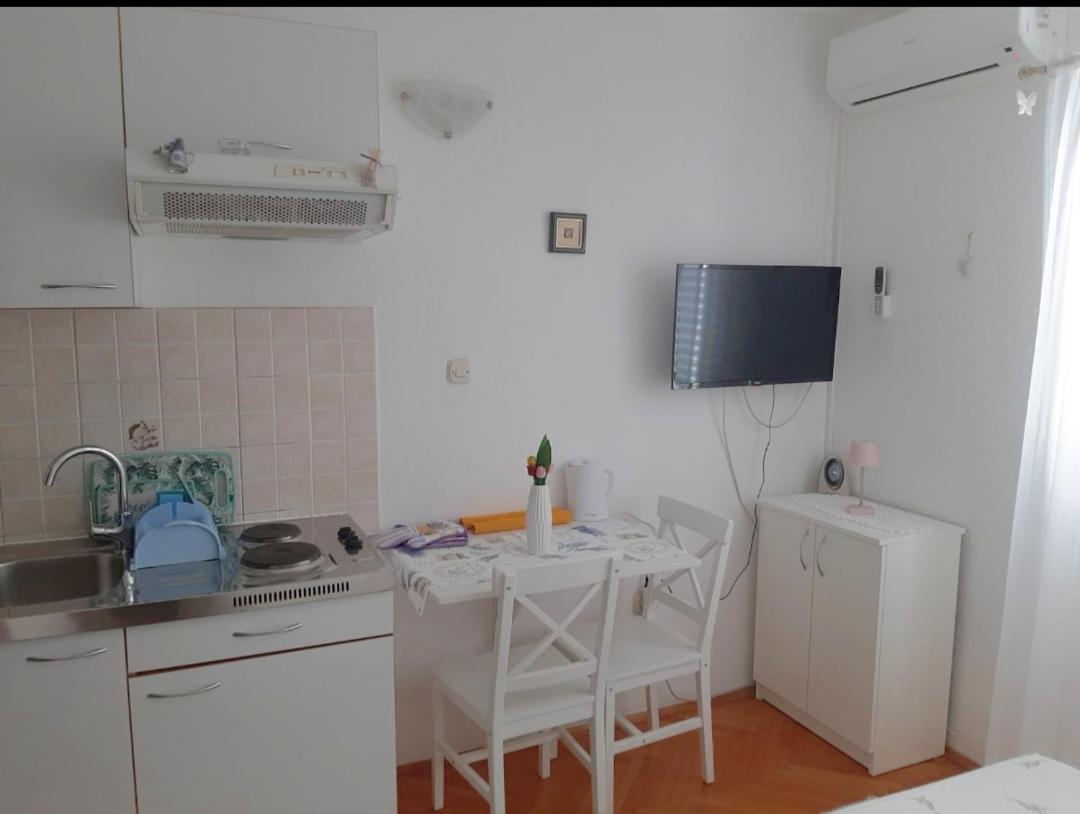 Apartment Mira Sumic